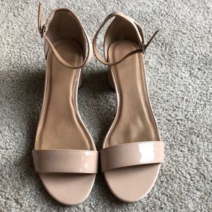 Nude patent leather sandals in size 9